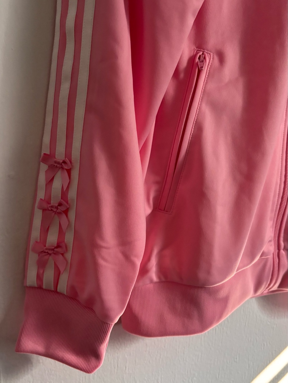 ✨ Wonderland Streetwear: Disney x Adidas Cheshire Cat Pink Track Jacket ✨ - Picture 3 of 7